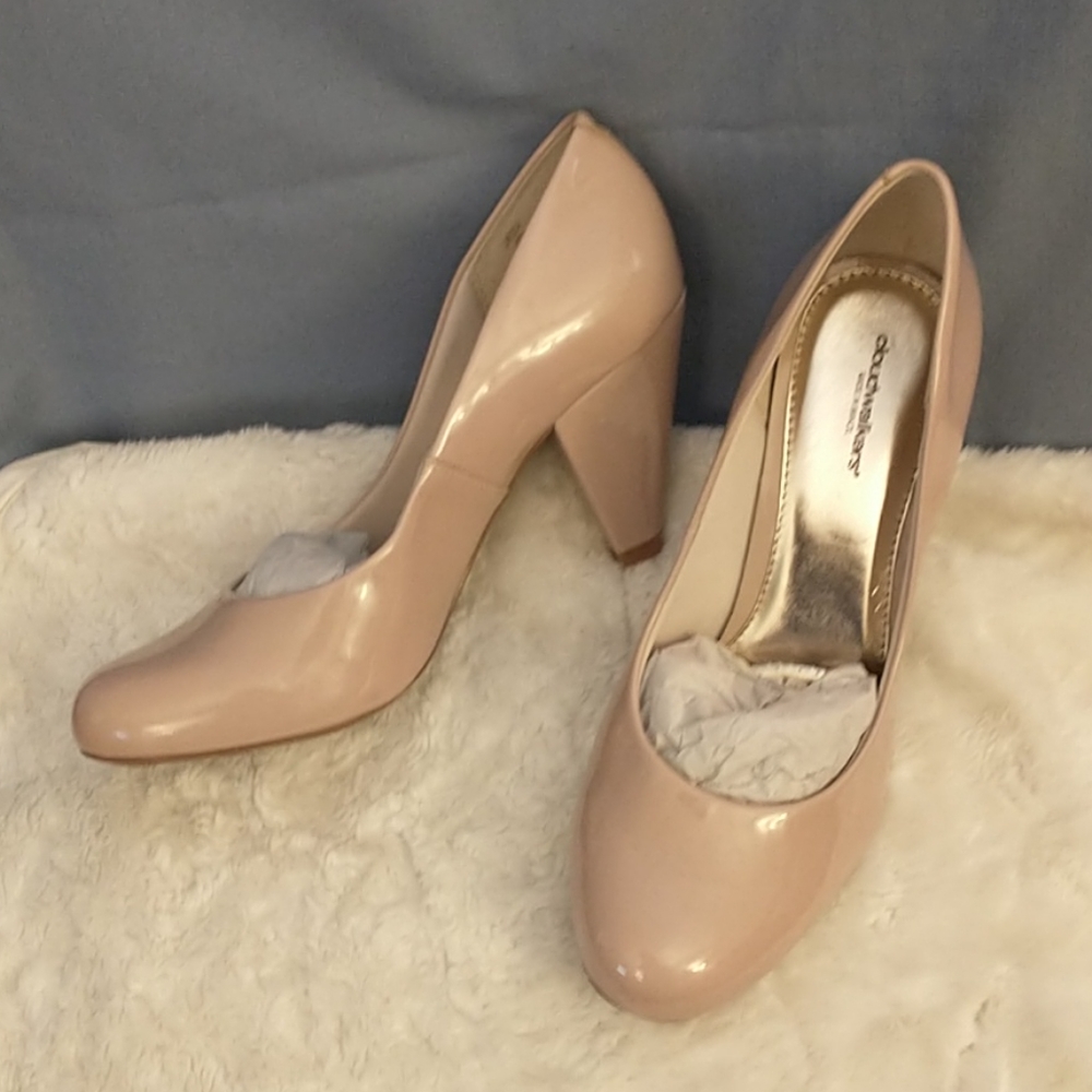Women's tan pump